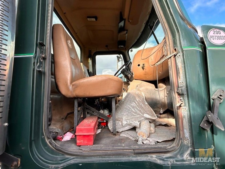 2002-mack-cv713-granite-triaxle-truck-image-13