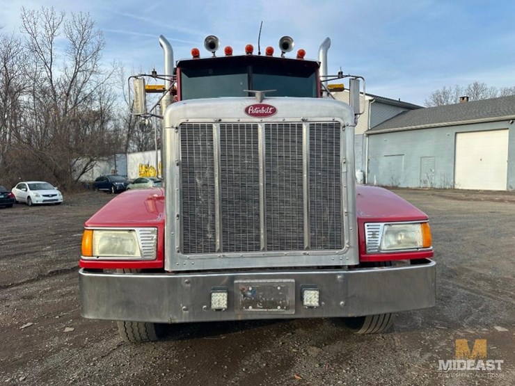 peterbilt-377-image-12