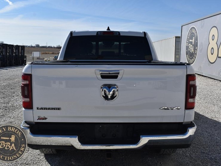 2021-ram-1500-laramie-image-4