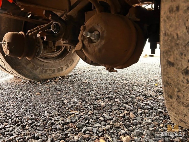 international-4900-image-9