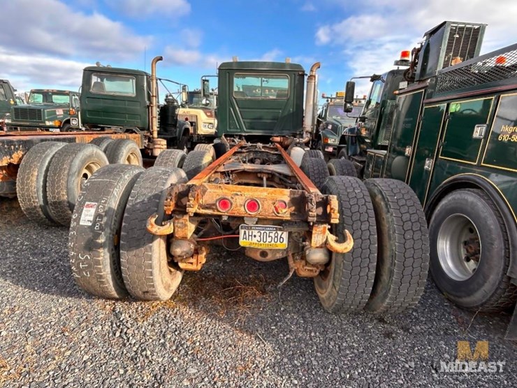 2002-mack-cv713-granite-triaxle-truck-image-6