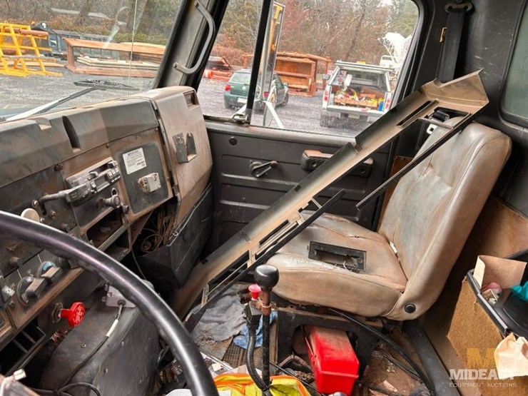 international-4900-image-15