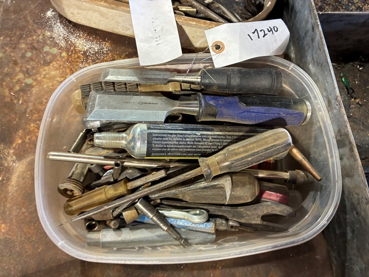 #17240-•-??-screwdrivers-and-misc.-tools-image-1