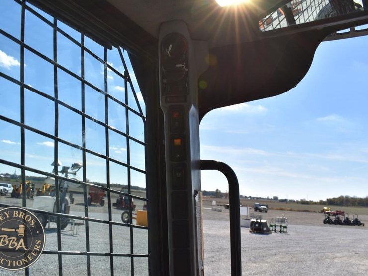 new-holland-c232-image-12