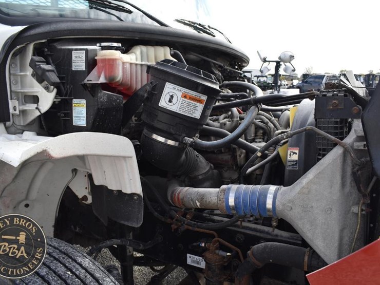 freightliner-business-class-m2-106-image-52