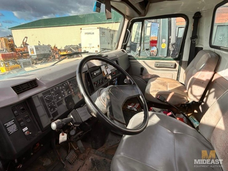 international-4900-image-9