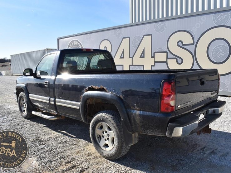 2005-chevrolet-silverado-1500-image-3