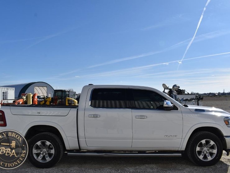 2021-ram-1500-laramie-image-6