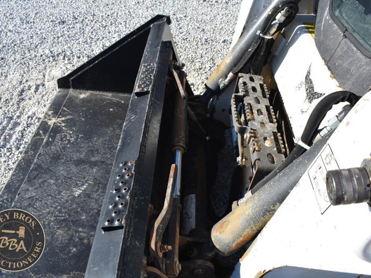 2022-bobcat-t595-image-14