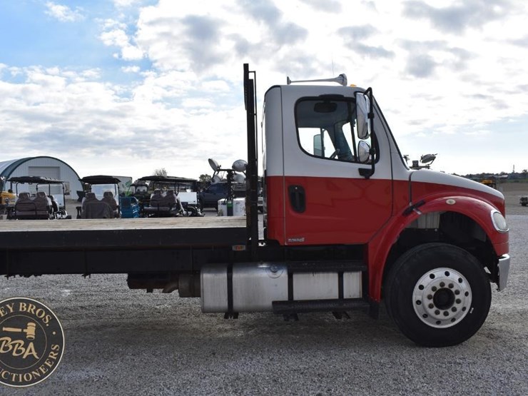 freightliner-business-class-m2-106-image-9