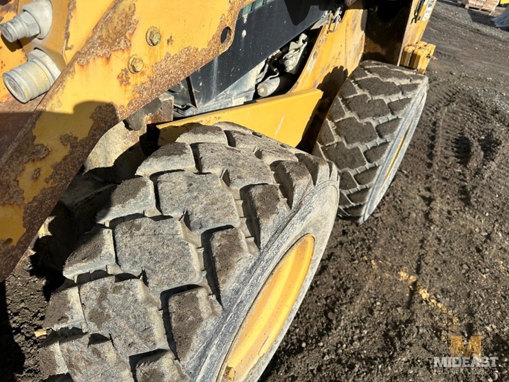 caterpillar-246d-image-12