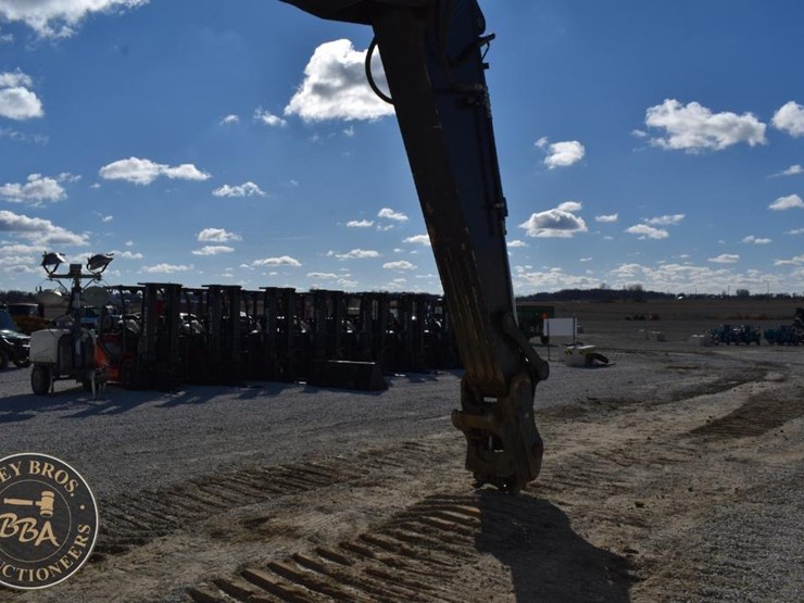 deere-380g-lc-image-40