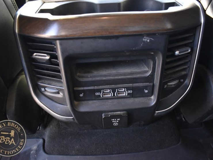 2021-ram-1500-laramie-image-30