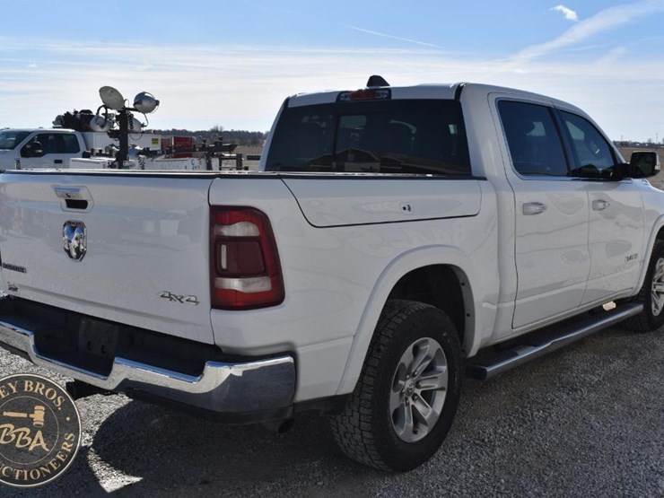2021-ram-1500-laramie-image-5