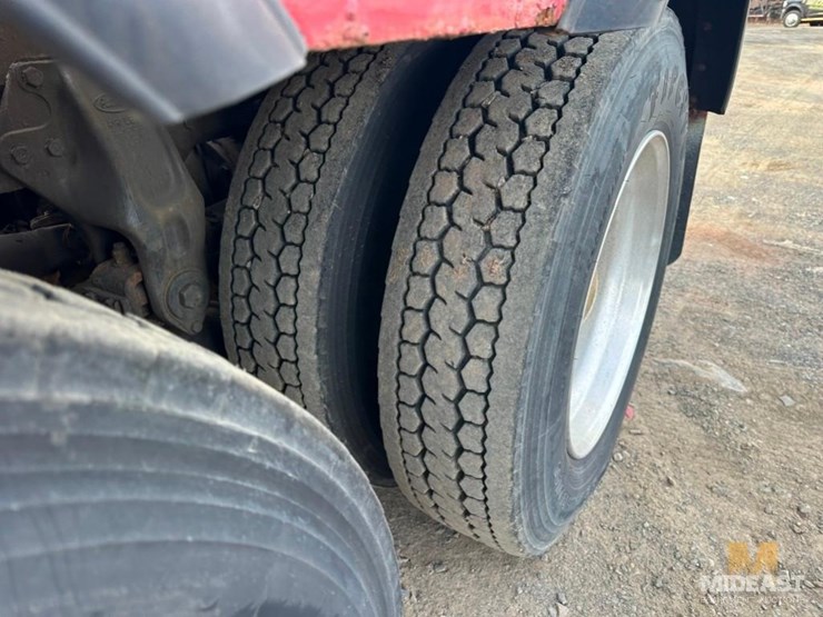 peterbilt-377-image-19