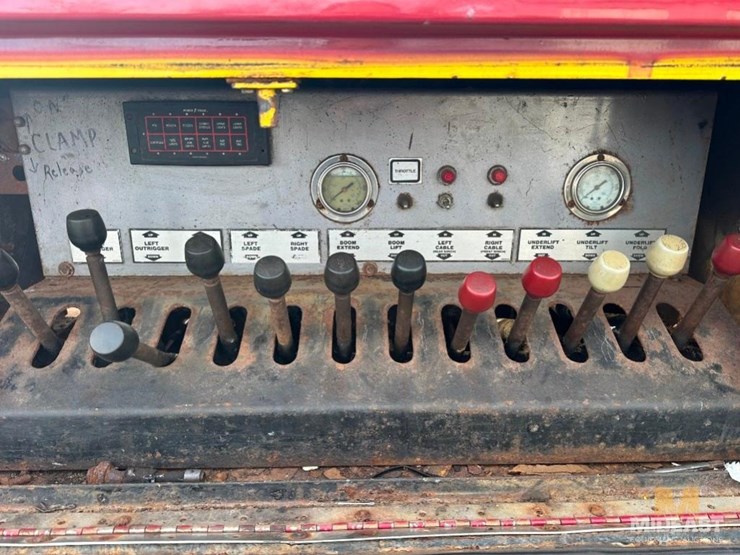 peterbilt-377-image-24