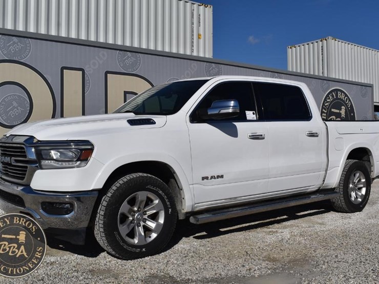 2021-ram-1500-laramie-image-1