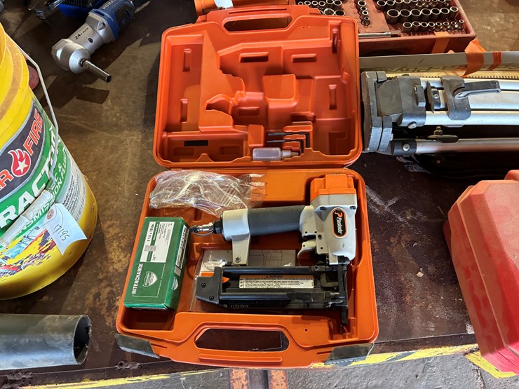 #17194-•-brad-nailer-image-1