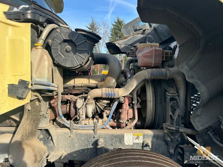 2017-mack-chu613-day-cab-tractor-image-20