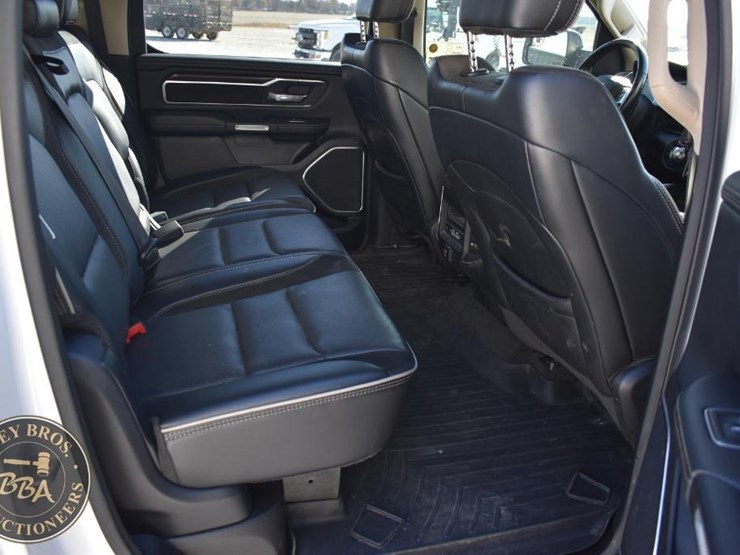 2021-ram-1500-laramie-image-32