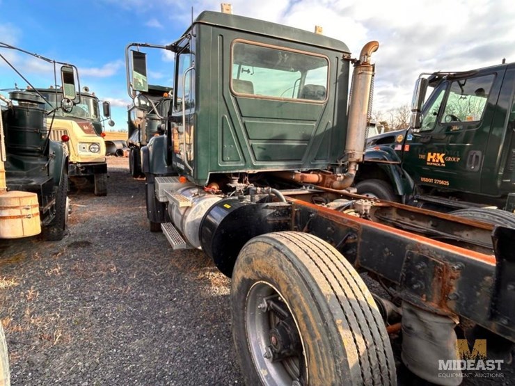 2002-mack-cv713-granite-triaxle-truck-image-3
