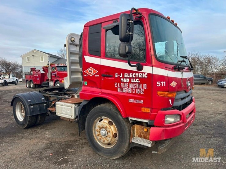 2013-ud-ud330-cab-over-truck-image-7