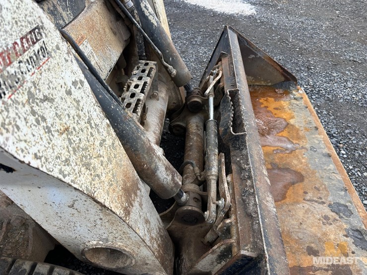 2017-bobcat-t870-image-9