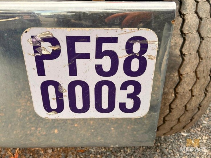 2006-mack-cv713-granite-cab-and-chassis-truck-image-22