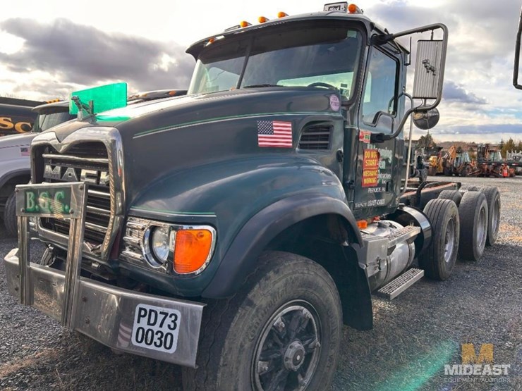 2002-mack-cv713-granite-triaxle-truck-image-1