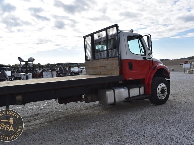 freightliner-business-class-m2-106-image-8