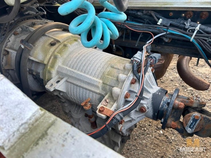 2013-ud-ud330-cab-over-truck-image-15