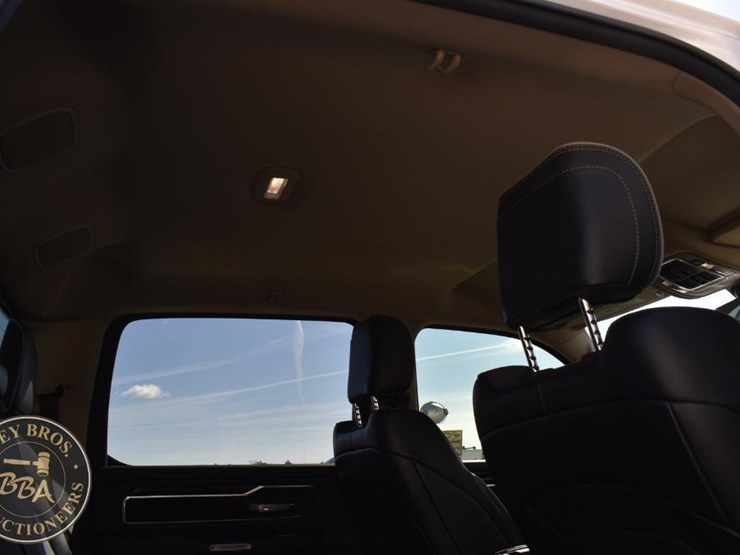 2021-ram-1500-laramie-image-33