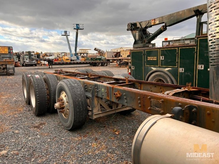 2006-mack-cv713-granite-cab-and-chassis-truck-image-10