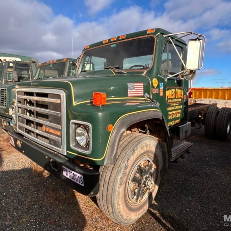 1989 International 1954 Cab and Chassis Truck