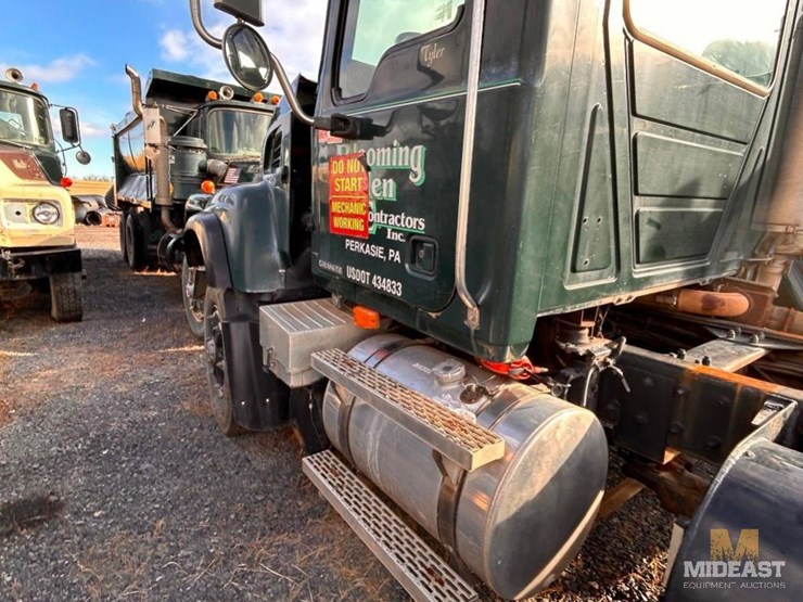 2002-mack-cv713-granite-triaxle-truck-image-2