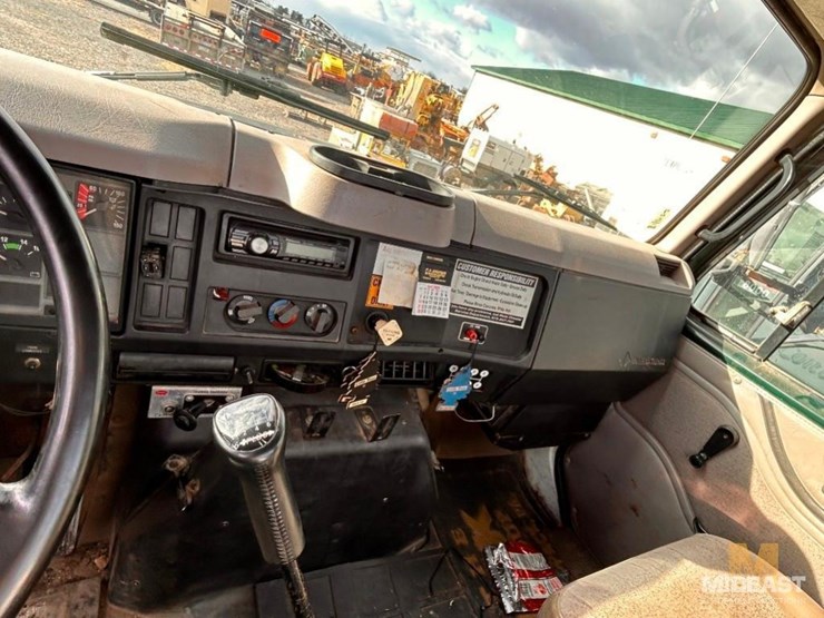 international-4900-image-12