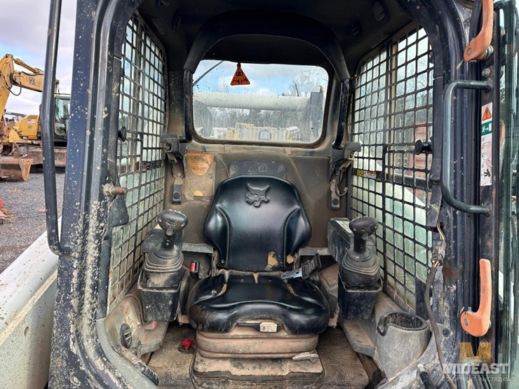 2017-bobcat-t870-image-16