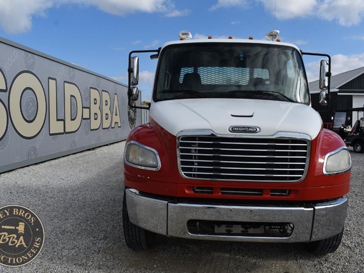 freightliner-business-class-m2-106-image-31