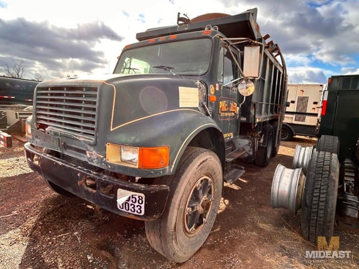 1990-international-f-4900-tandem-axle-dump-truck-image-1
