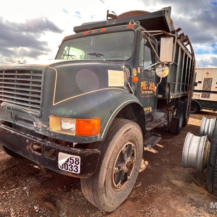 1990 International F-4900 Tandem Axle Dump Truck