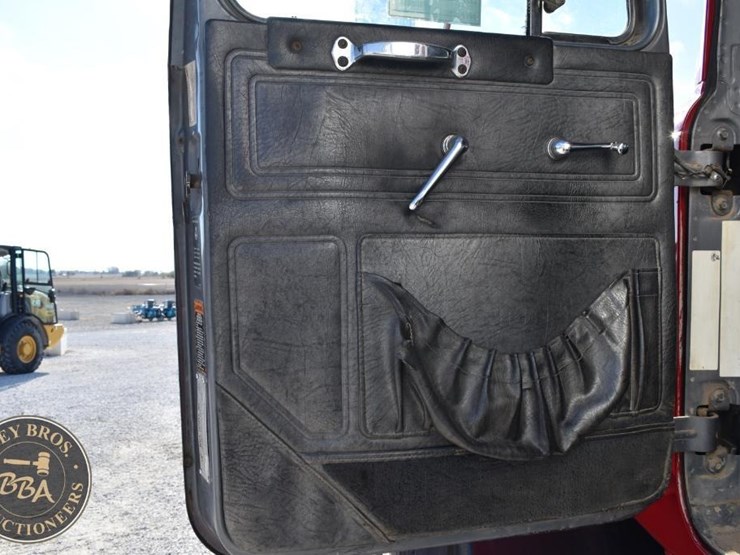 1997-mack-rd688s-image-22