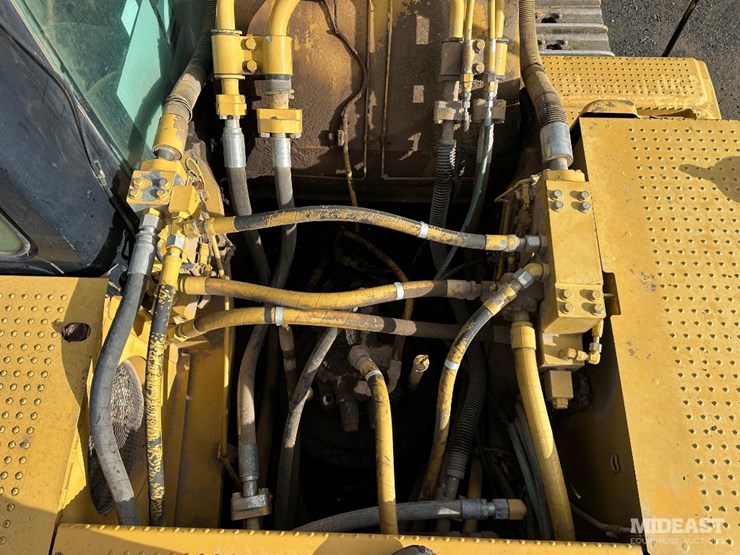 caterpillar-330d-image-41