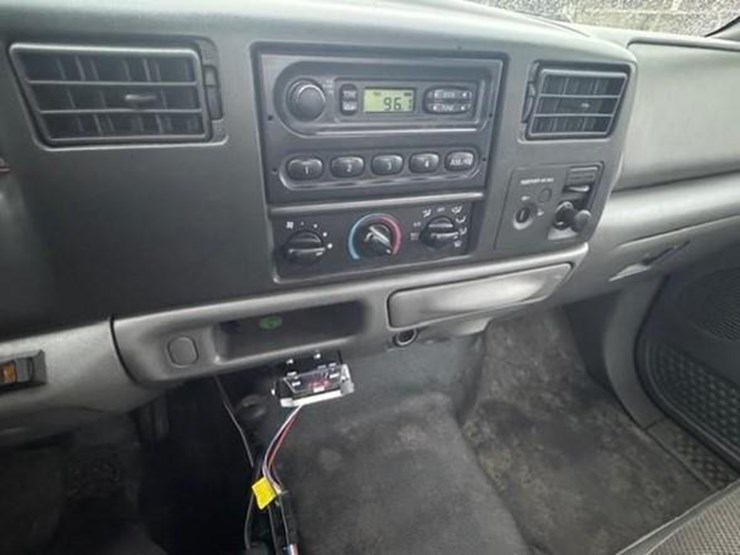 ford-f350-xl-image-17