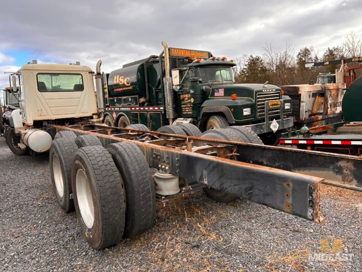 2006-mack-cv713-granite-cab-and-chassis-truck-image-6