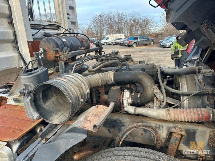 2013-ud-ud330-cab-over-truck-image-14