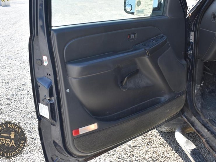 2005-chevrolet-silverado-1500-image-16