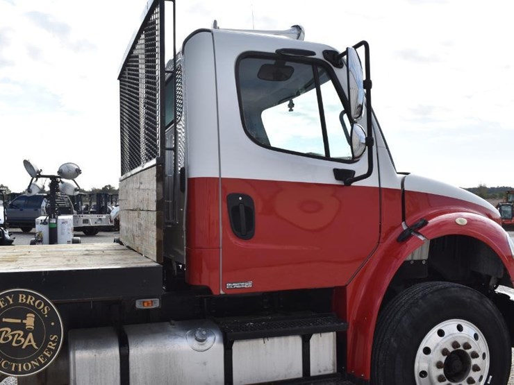 freightliner-business-class-m2-106-image-28