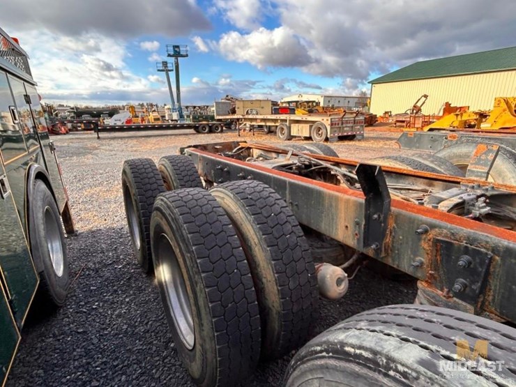2002-mack-cv713-granite-triaxle-truck-image-8