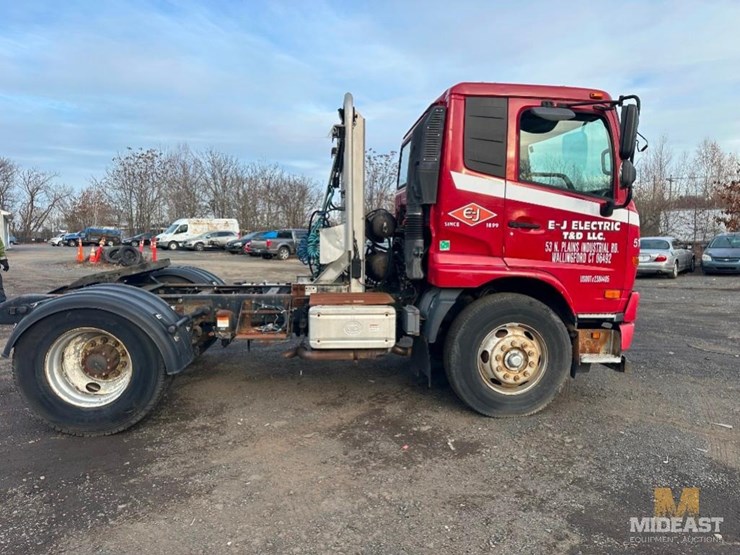 2013-ud-ud330-cab-over-truck-image-6