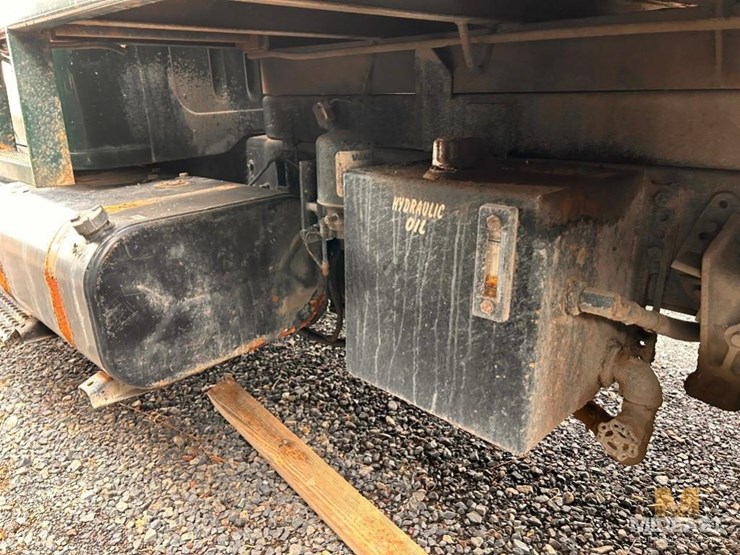 international-4900-image-11